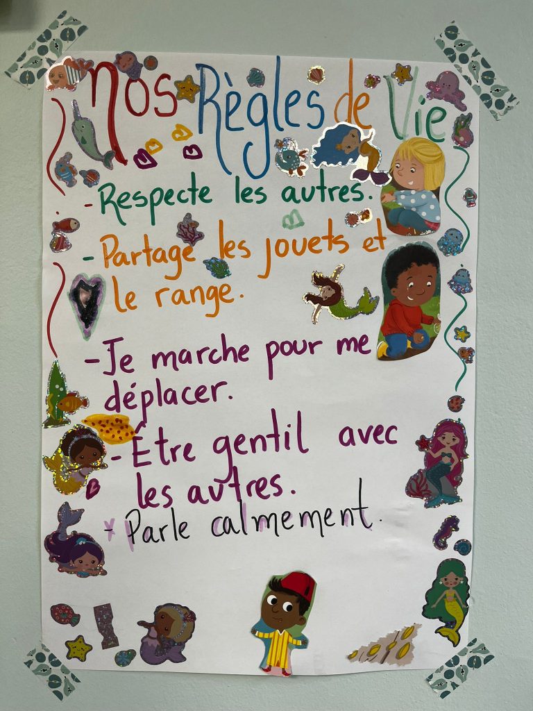 Les règles de vie : respecter les autres, partager les jouets et les ranger, etre gentil avec les autres, parler calmement